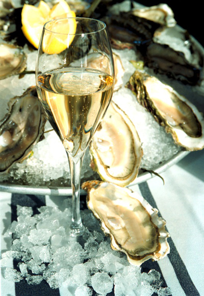 Die klassische Kombination: Austern mit Champagner.  Foto:  Daniëlla Hendrickx, CIVC