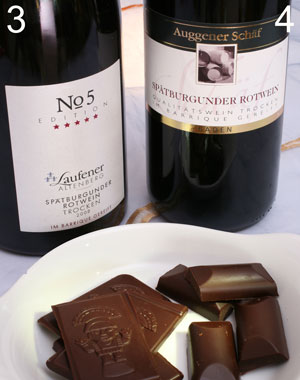 Kräftige Rotweine kombinieren sich großartig mit Bitterschokolade, hier ein Laufener sowie ein Auggener Schäf Spätburgunder Rotwein.