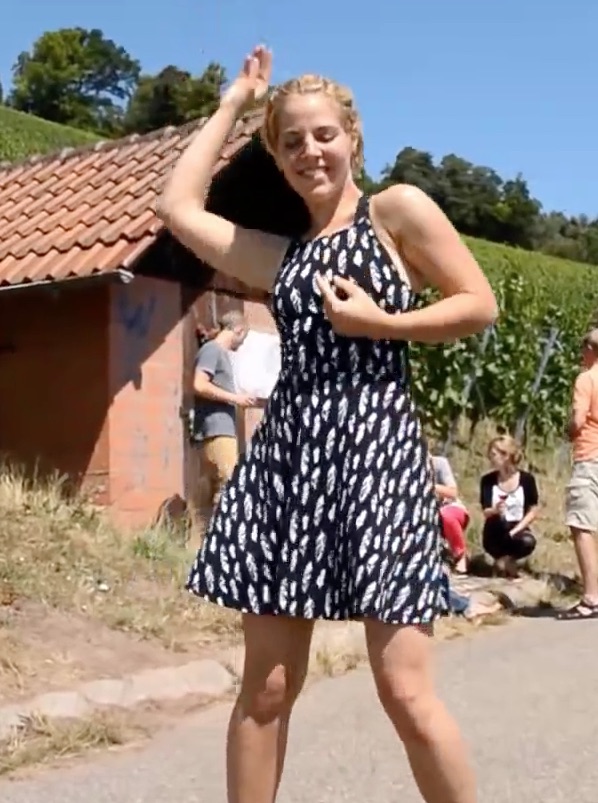 Lisa Giess mit ihrem Video Sommer-Weinberg-lustig-sein. (Bild: Yannick Garbe)