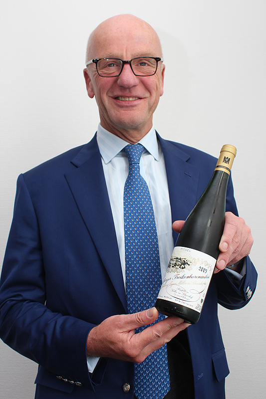 Spitzenreiter: VDP-Winzer Egon Müller mit seiner 2003er Scharzhofberger Trockenbeerenauslese.
