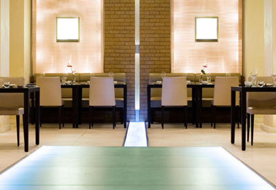 Das taku trägt seit 12 Jahren einen Michelin-Stern für Fusion Kitchen und super Service.
