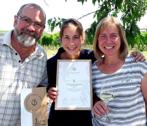 Weingut Fitz-Schneider: Ludwig und Erna Schneider mit Tochter Christine.