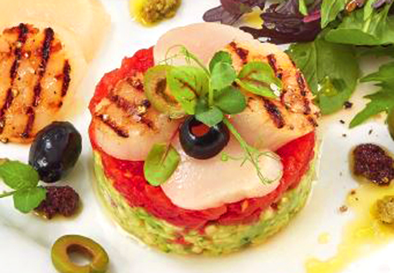 Gegrillte Jakobsmuscheln mit Avocado Salsa