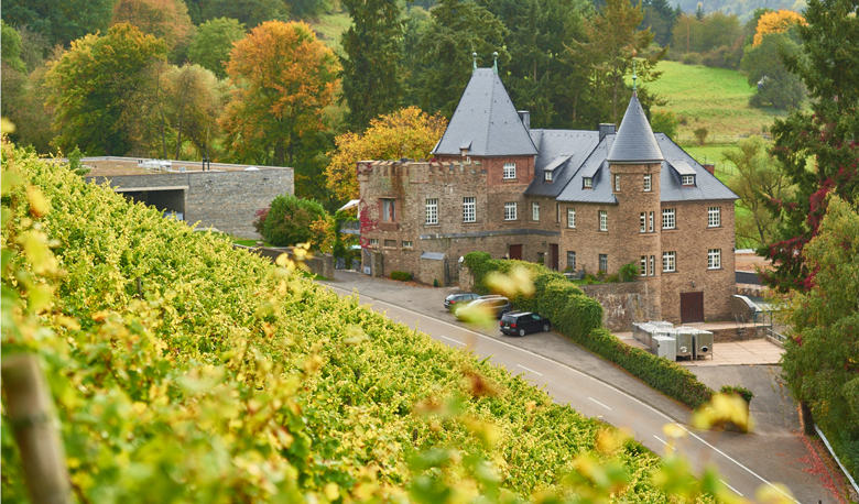 Weingut Reichsgraf von Kesselstatt, das Haupthaus Schloss Marienlay in Morscheid/Ruwer