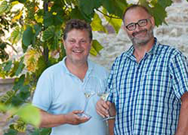 Christian Held (links) und Thomas Zenz, Inhaber des Weinguts Klostermühle Odernheim/Nahe. Foto: Frank Schmidt