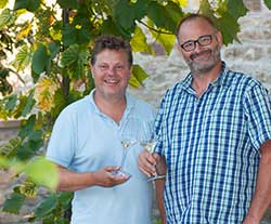 Christian Held (links) und Thomas Zenz, Inhaber des Weinguts Klostermühle Odernheim/Nahe. Foto: Frank Schmidt