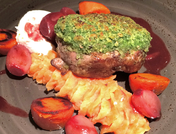 Passt gut: Lammhüfte von Aljoscha Freitag. Rezept siehe Link. Foto: Viktor's Residenz Hotel