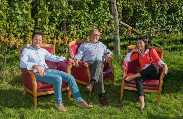 Weinkellerei Martini, von links Sohn Lukas, Vater Gabriel und Tochter Maren Martini.