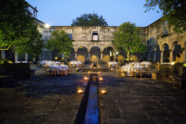 Pousada Mosteiro de Amares: Der ehemalige Klosterhof und Kreuzgang, eine schöne Kulisse für Hochzeiten. Foto: www.pousadas.pt.