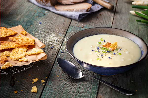 Spargelsueppchen Parmesanchips, Rezept von Bad Reichenhaller Salz