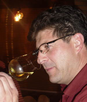 Harald Eller, Kellermeister der Winzergenossenschaft Albig.