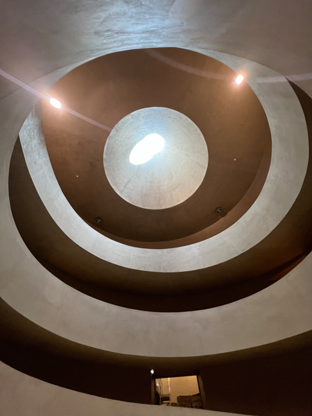Herdade do Freixo: Über die riesige Rotunde gelangt man in die unterirdischen Keller