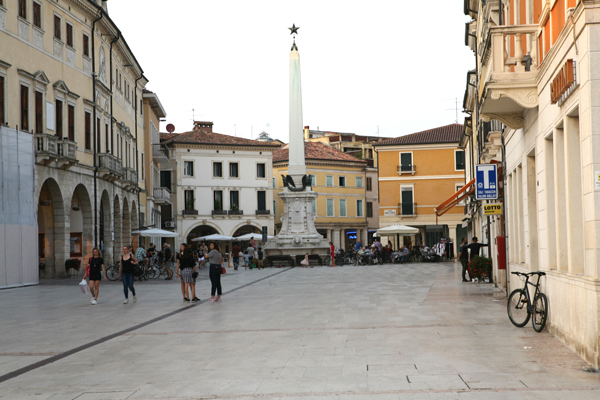 Lonigo, die Piazza Garibaldi