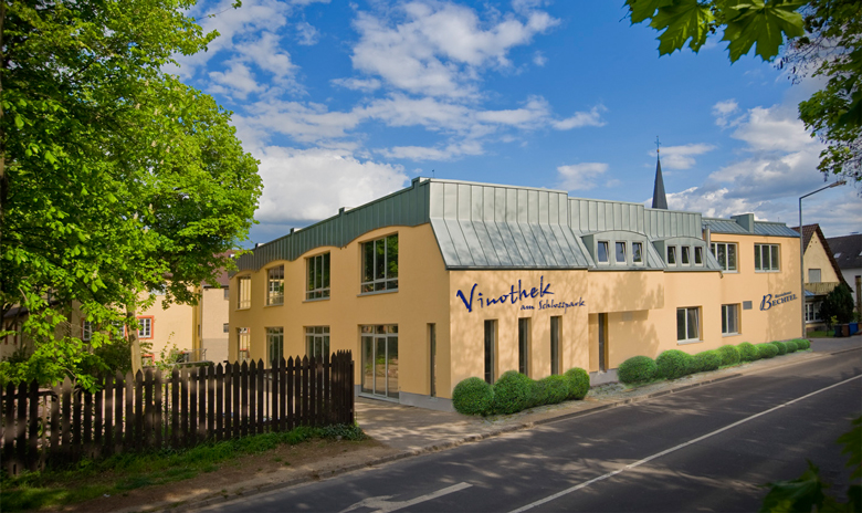 Weingut Residenz Bechter Vinothek mit Hotel. Foto: Horst Bless