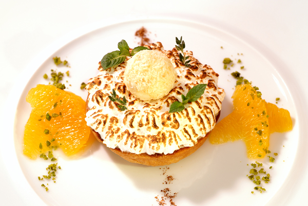 Dessert  mit Merinke, Eis und Orangen. Foto: bonvinitas