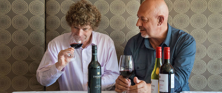 Winemaker Peter Gajewski (rechts) sowie Phil Reedman, Master of Wines, der das Weingut berät. Foto: Cocoon Studio