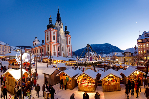 Christkindlmarkt in Mariazell mit dem größten Adventskranz. Foto: Mariazeller Land, Fred Lindmoser