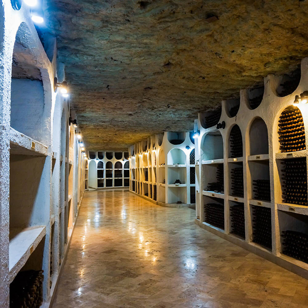 Unterirdisches Weinlager der Kellerei Criova