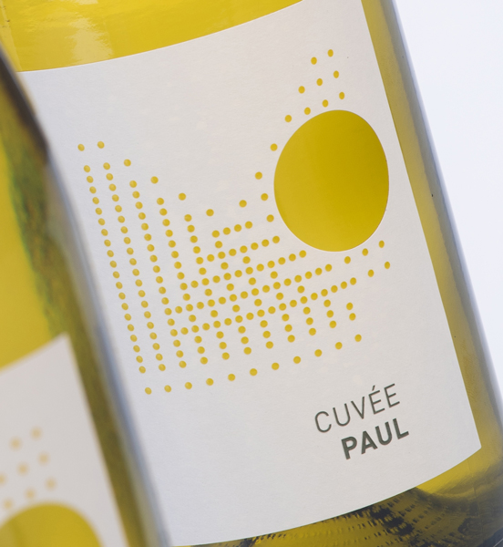 Anzeige: Cuvée PAUL, der neue Weiße der Kellerei St. Pauls. Foto: Kellerei PR