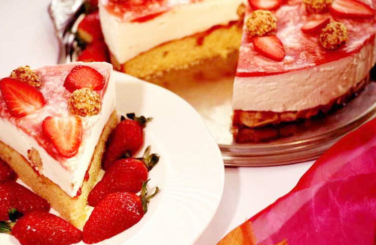 Erdbeer-Sekt-Knuspertorte dazu muss es prickeln - Sekt ist das Muss - Rezept