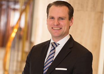 Der geschäftsführende Direktor des Excelsior Hotels Ernst Henning Matthiesen. Foto: Andreas Biesenbach