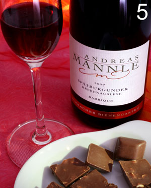 Edelsüße Dessertweine und Schokolade, ein Klassiker! Hier eine rote Beerenauslese, der im Barrique ausgebaut noch eins draufsetzt, von Weingut Andreas Männle, Durbach.