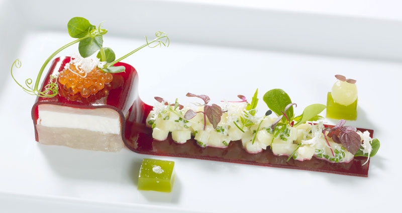 Heimische Forelle, cremiger Kartoffelsalat, Rote Bete, Meerrettich