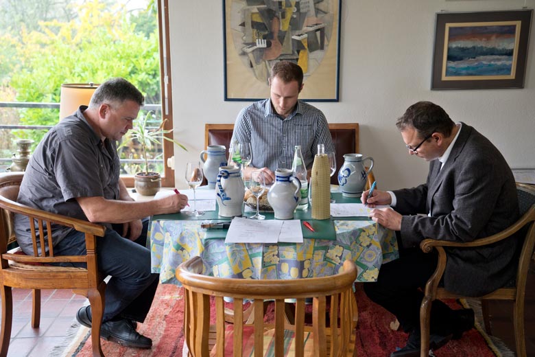 Fachprüfer bei der bonvinitas-Weinbewertung vom 26.10.2015, von links: Markus Bürgin, Axel Schäfer, Peter Sorg. Foto: bonvinitas