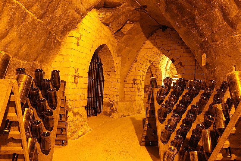 Champagnerkeller unter dem Hügel Saint-Nicaise in Reims sind Teil der einzigartigen Produktion. Quelle: Michel Guillard / Bureau du Champagne'