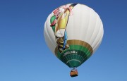 Neu von der Moselland Winzergenossenschaft: Der Steillagenheld Riesling feinherb – mit Werbung per Heißluftballon