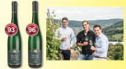 93 und 96 bonvinitas Punkte: Je Großes Gewächs Weingut Albert Kallfelz so hochelegante wie markante Mosel-Rieslinge. Die Leitung von links: Maximilian Kallfelz, Kellermeister Dennis Lehmen, Kallfelz&#039; Schwager Florian Scheidt.  Foto: Doris Schnorbach