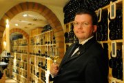 Sommelier Jürgen Fendt im Weinkeller des „Bareiss“. Copyright: Hotel Bareiss