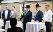 Koscherer Wein: Start zusammen mit Rabbinern im Staatsweingut in Weinsberg. Personen siehe unten