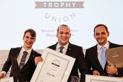 Torsten Junker (M.) setzte sich im Finale der 3. Trophy Sommelier-Union Deutschland gegen den  Zweitplatzierten Marc Almert (l.) und Tommy Hergenhan (r.) auf Platz 3 durch.