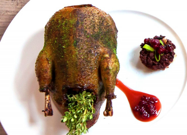 Schottisches Moorhuhn mit Preiselbeerjus