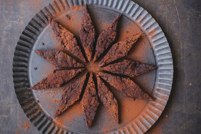 Weihnachtliche Espresso-Brownie-Rauten