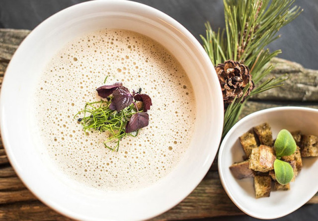 Schnell und fein: Kastaniensuppe mit Majoran - mit Weintipp