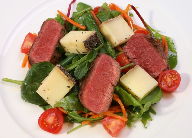 Wildsalat mit Lamm und baskischem Schaftskäse