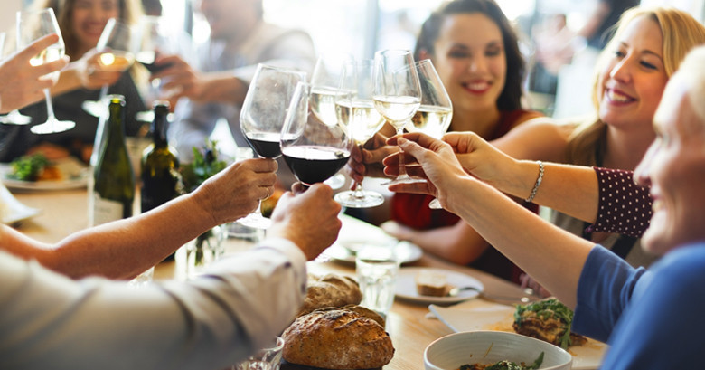 Wein wird vermehrt zu Hause getrunken - Weinkonsum mit 20,7 l Wein und 3,2 l Schaumwein pro Kopf und Jahr konstant