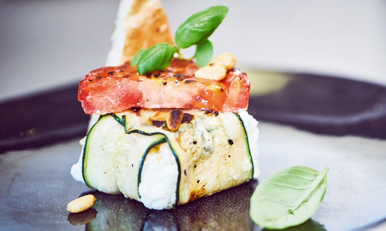 Zucchini-Päckchen vom Grill - Rezept des bekannten Fernsehkochs Nelson ...