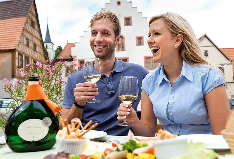 Feiern mit Frankenwein: Der neue Wein- und Winzerfestekalender zeigt, welche Veranstaltungen sich besonders lohnen.