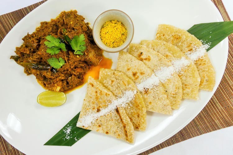 Maledivisches Hühnchen-Curry mit Kokos-Fladenbrot