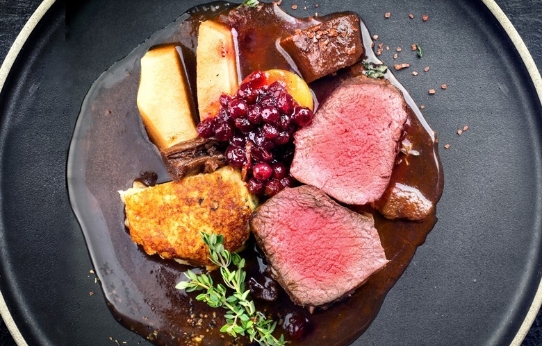 Hirschrücken – wie gemacht zu einem kräftigen Rotwein - Rezept von Bernhard’s Restaurant in Oberaudorf