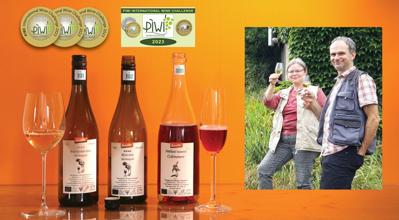 3xGoldweine vom großen Individualisten Bernd Sacherer – Weingut Rabenhof prämiert beim PIWI International Wine Challenge 2023 – viel weniger gespritzt. Im Bild: Bernd Sacherer und Sibylle Schaible-Sacherer
